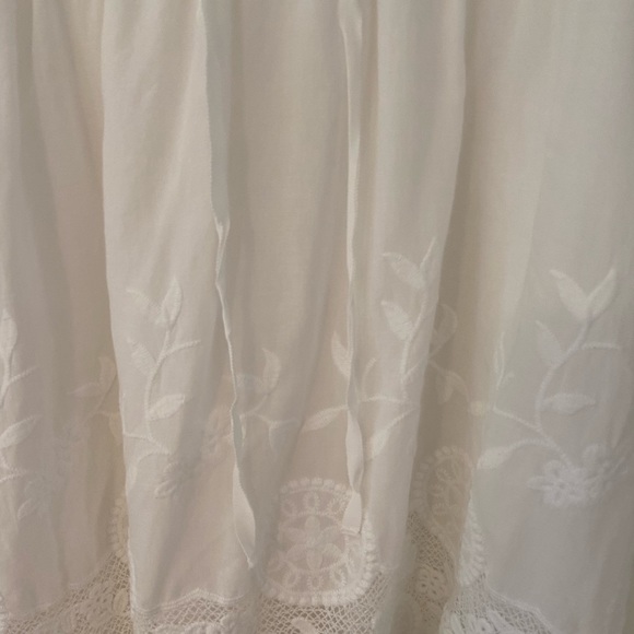 Pretty forever new embroidered blouse - Picture 4 of 7